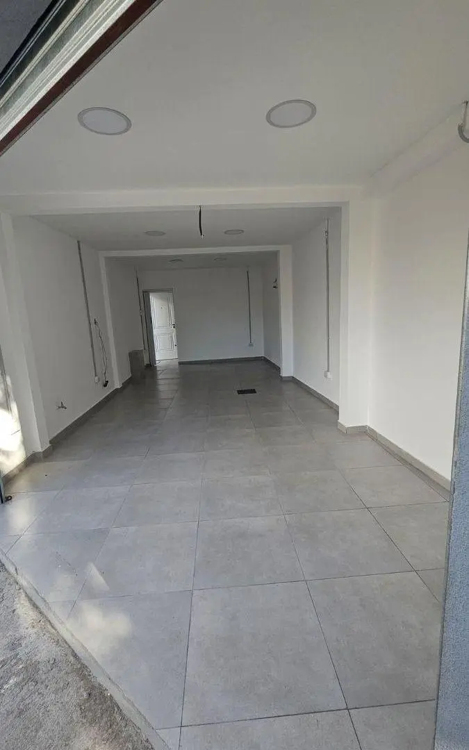 Local comercial de 36 m2 en esquina - Lanús - Monte Chingolo 4