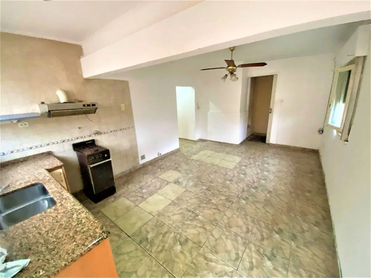 Casa 4 Ambientes C/ Jardín, Patio y Cochera Para Varios Vehículos - Wilde 8