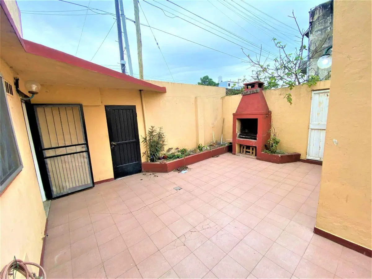 Casa 4 Ambientes C/ Jardín, Patio y Cochera Para Varios Vehículos - Wilde 4