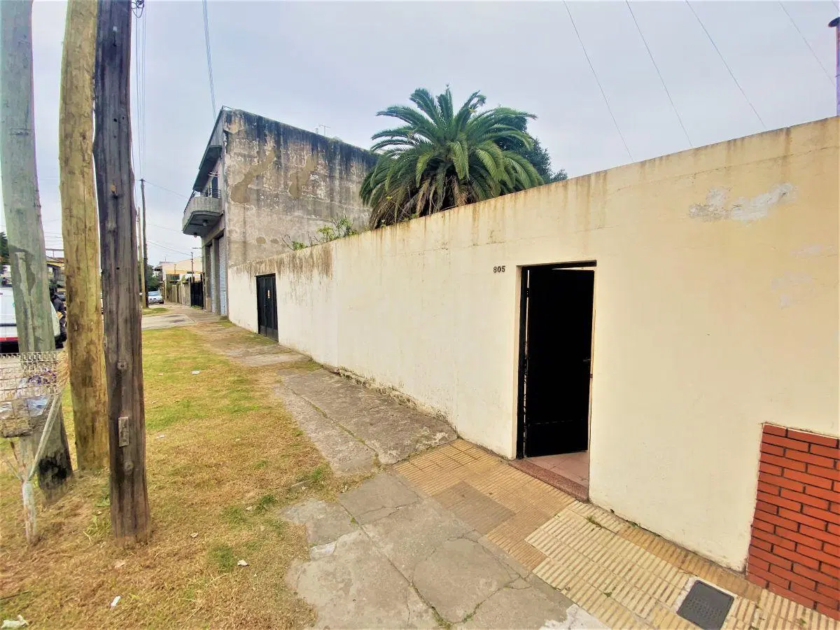Casa 4 Ambientes C/ Jardín, Patio y Cochera Para Varios Vehículos - Wilde 3
