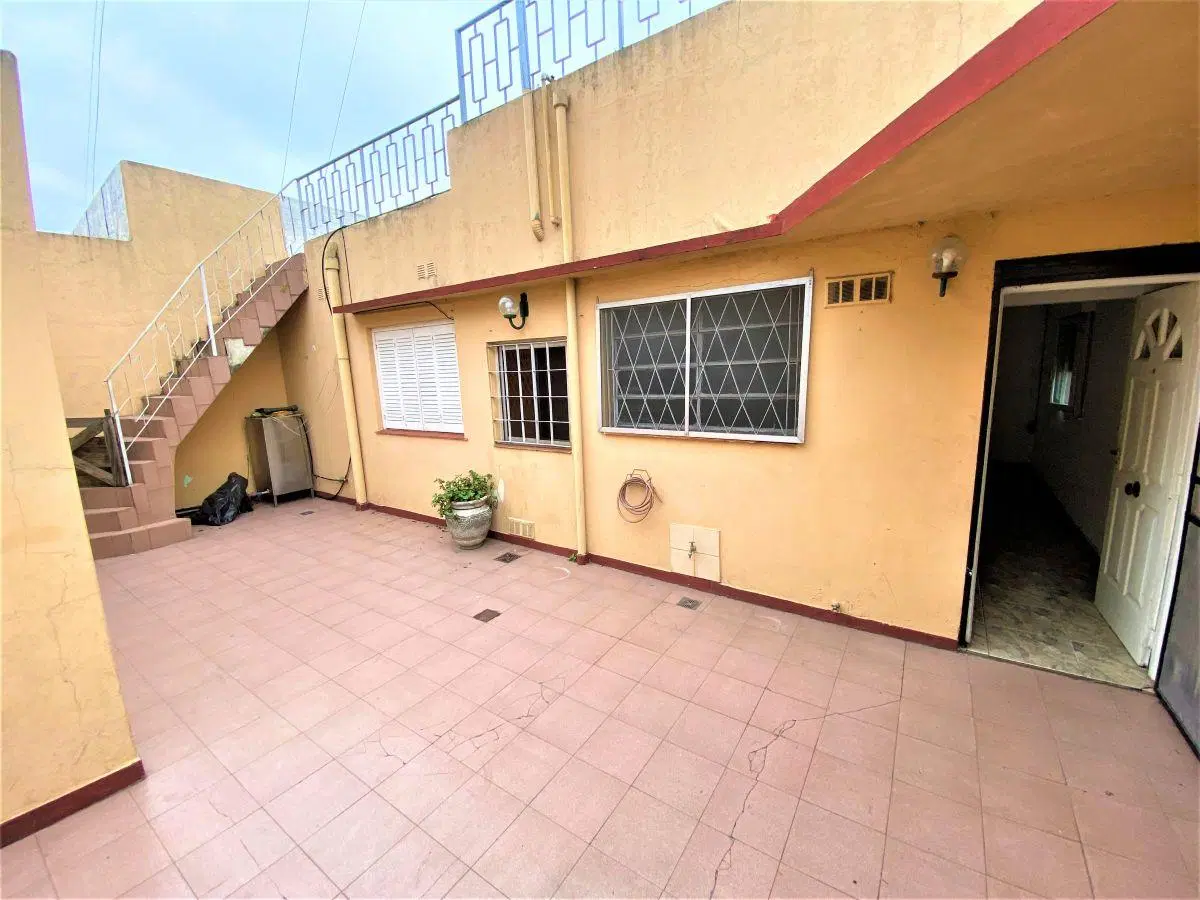 Casa 4 Ambientes C/ Jardín, Patio y Cochera Para Varios Vehículos - Wilde 2