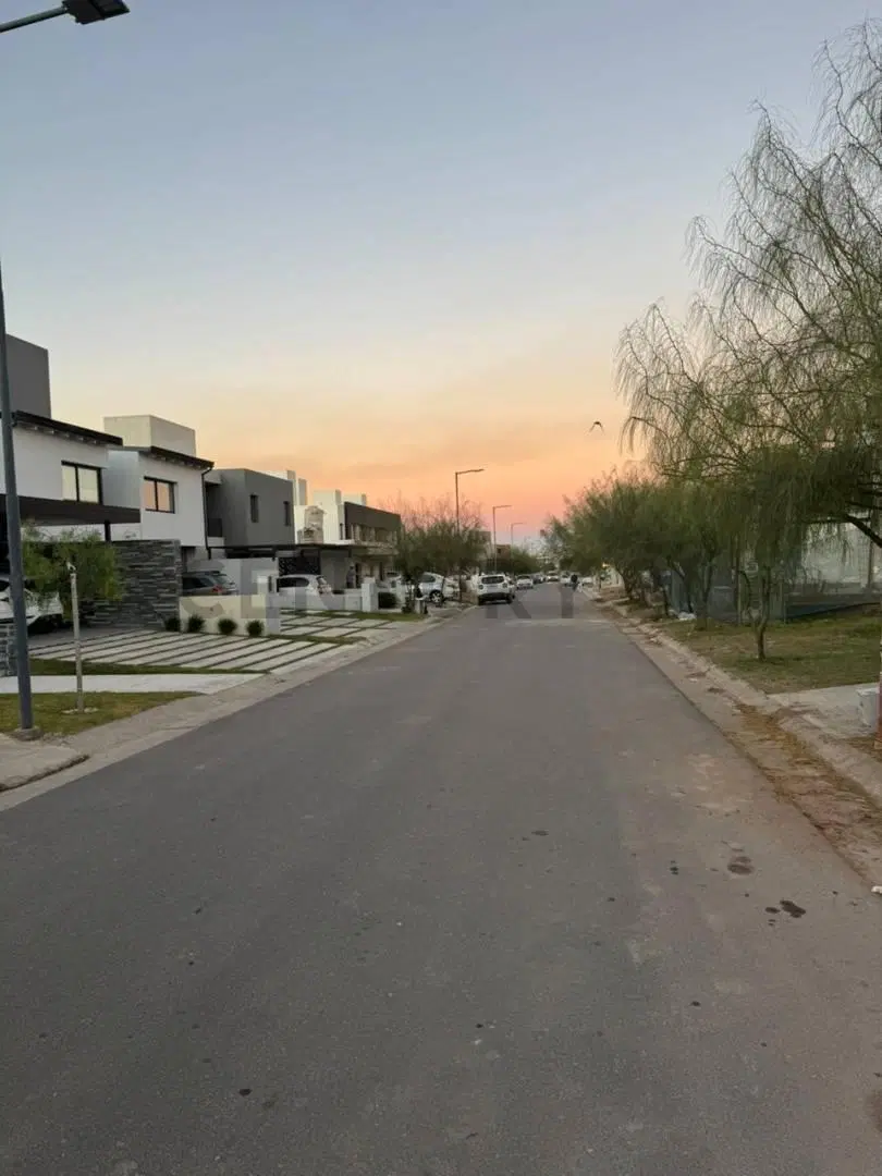 Dúplex de 2 dormitorios en planta baja, ubicado en una zona consolidada y de excelente entorno, idea 2