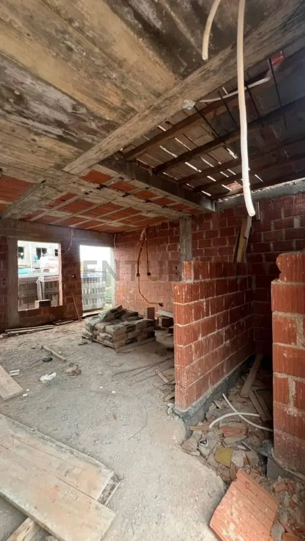 Dúplex de 2 dormitorios y 2 baños, ubicado en DOCTA CENTRAL! 2