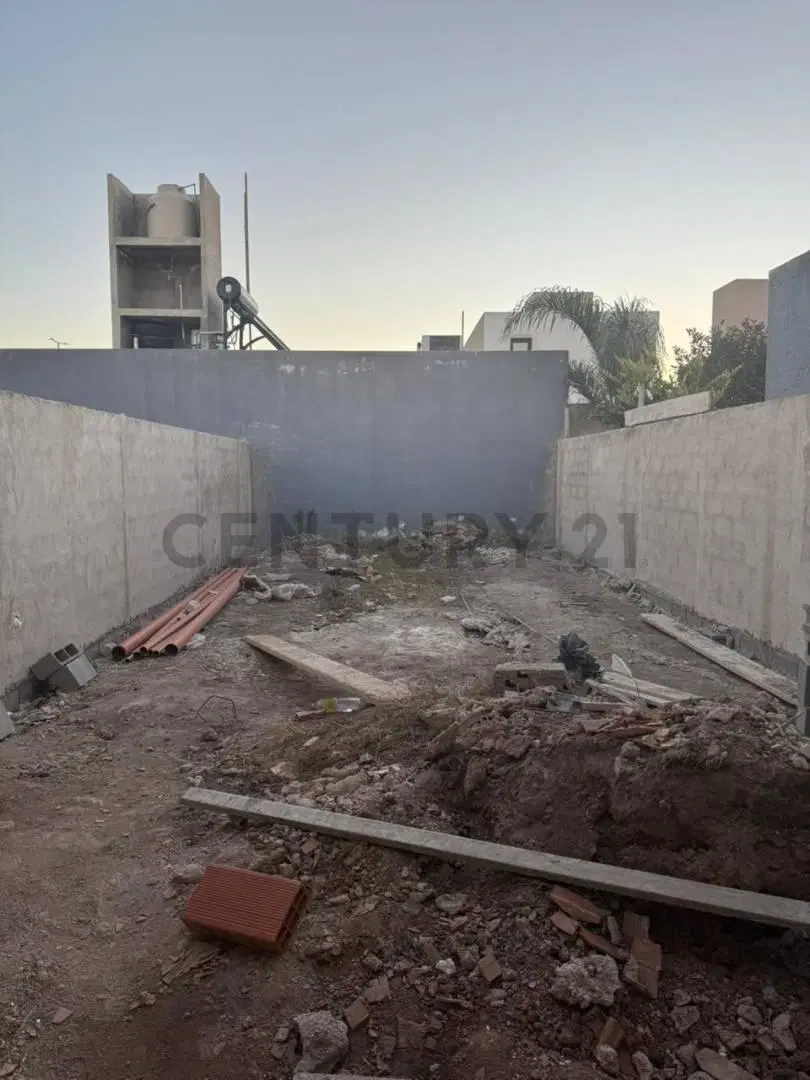 Hermoso dúplex de 2 dormitorios y 2 baños Etapa 3 , ubicado frente a espacio verde, en un entorno tr 5