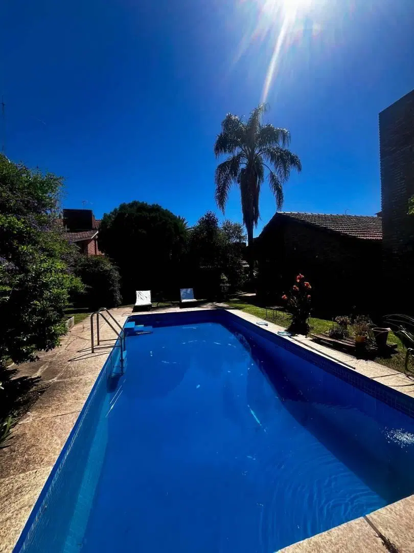 ¡GRAN PROPIEDAD EN VENTA! Casa + Departamento en B° Granja de Funes 2