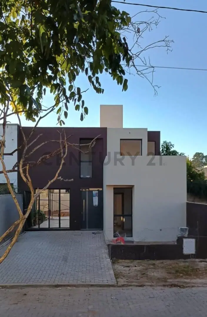CHACRA DEL NORTE, CASA EN VENTA! 3 DORMITORIOS Y PILETA 2