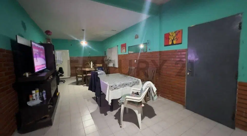 CASA DE 2 DORMITORIOS EN VENTA B° VILLA AZALAIS 4