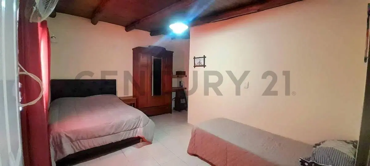 VENTA | Casa Serrana de 4 Dormitorios con Gran Parque y Pileta Tanti 3