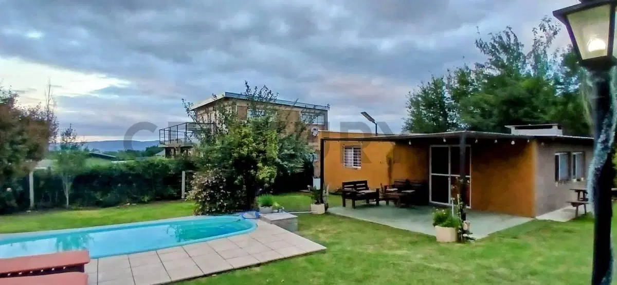 VENTA | Casa Serrana de 4 Dormitorios con Gran Parque y Pileta Tanti 2