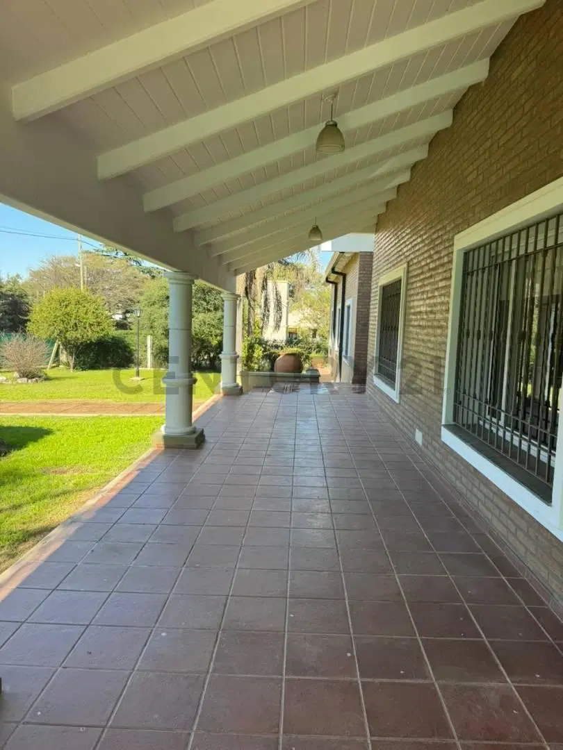 CASA EN VENTA! 3 DORMITORIOS y 2 BAÑOS 3