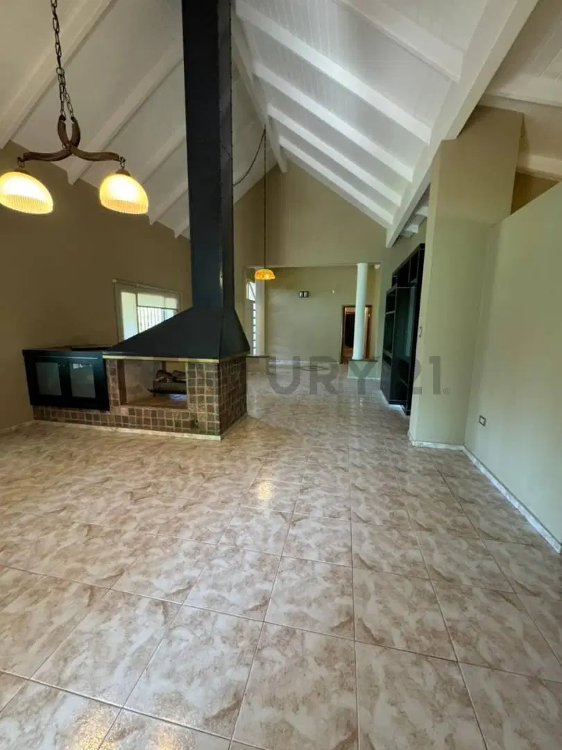 CASA EN VENTA! 3 DORMITORIOS y 2 BAÑOS 5