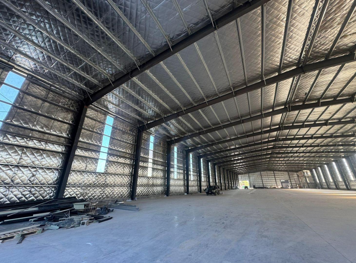 Alquiler de Nave Industrial de 5.000m2 en Gral Rodriguez, sobre colectora - sin columnas intermedias