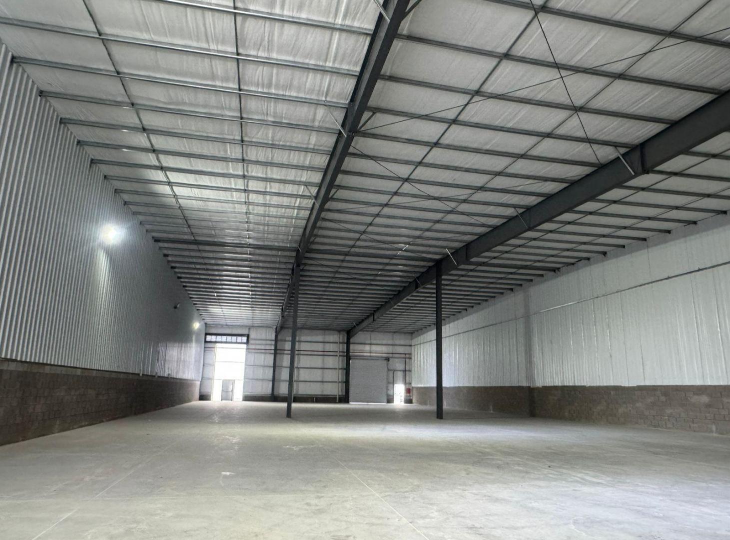 Alquiler de Nave Industrial de 1300 m2 - En Carlos Spegazzini - Altura 10 metros - Piso H30-