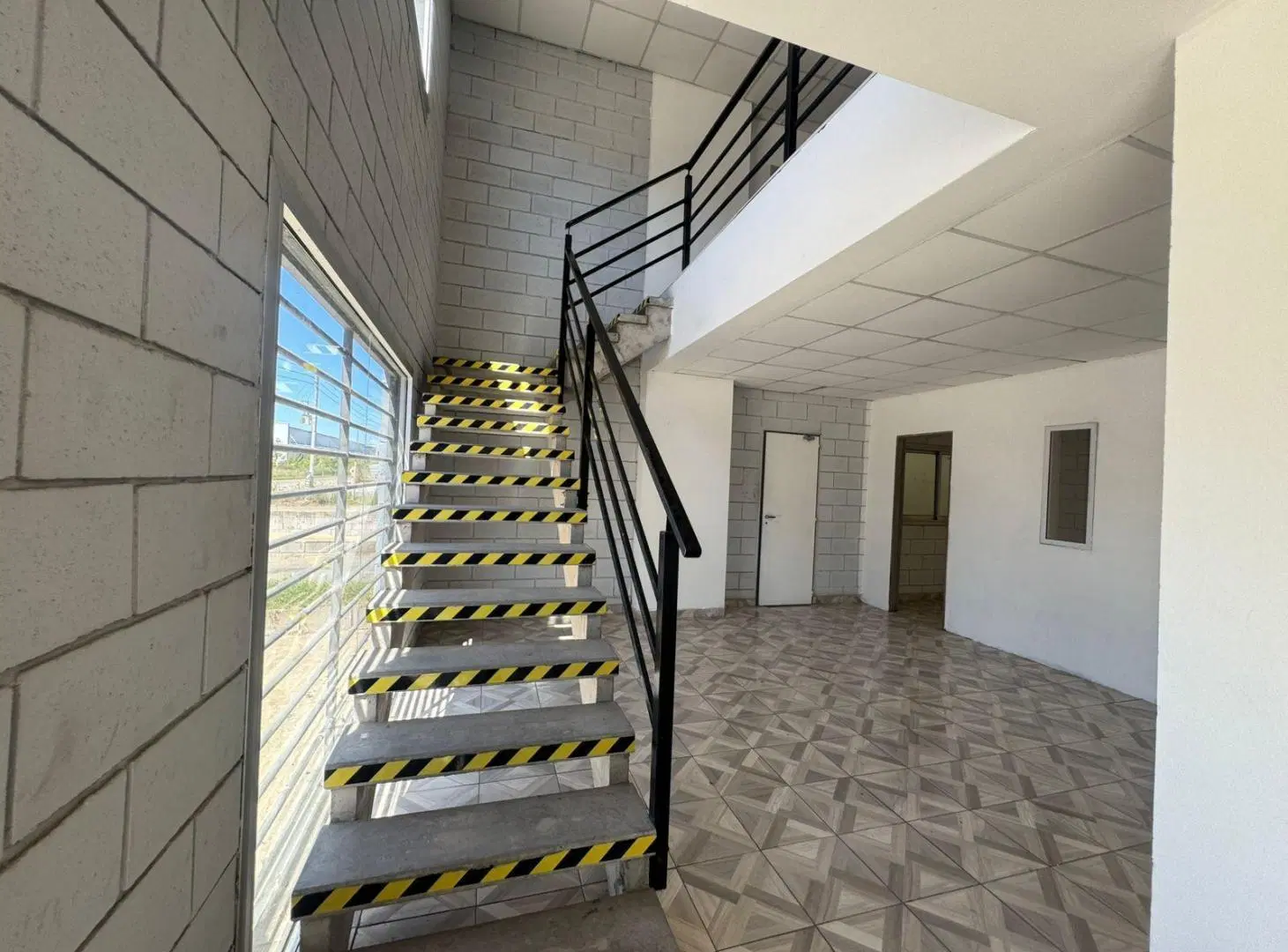 Alquiler de Nave Industrial de 3000 en Polo Industrial Ezeiza con sistema c/incendios y docks carga 5