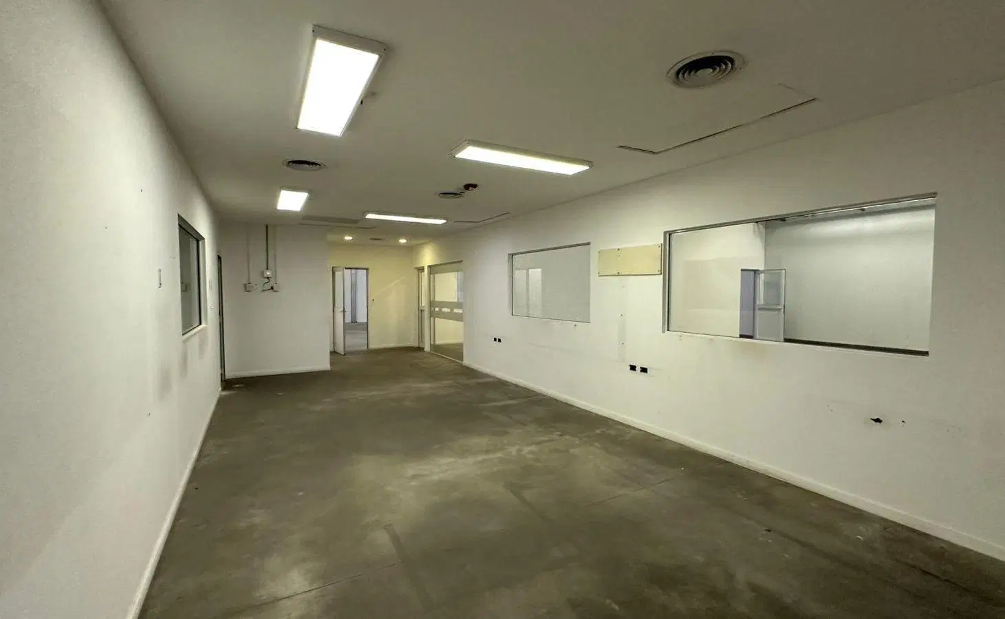 NAVE INDUSTRIAL EN ALQUILER CON TEMPERATURA CONTROLADA Y RACKS – POLO INDUSTRIAL EZEIZA. 5