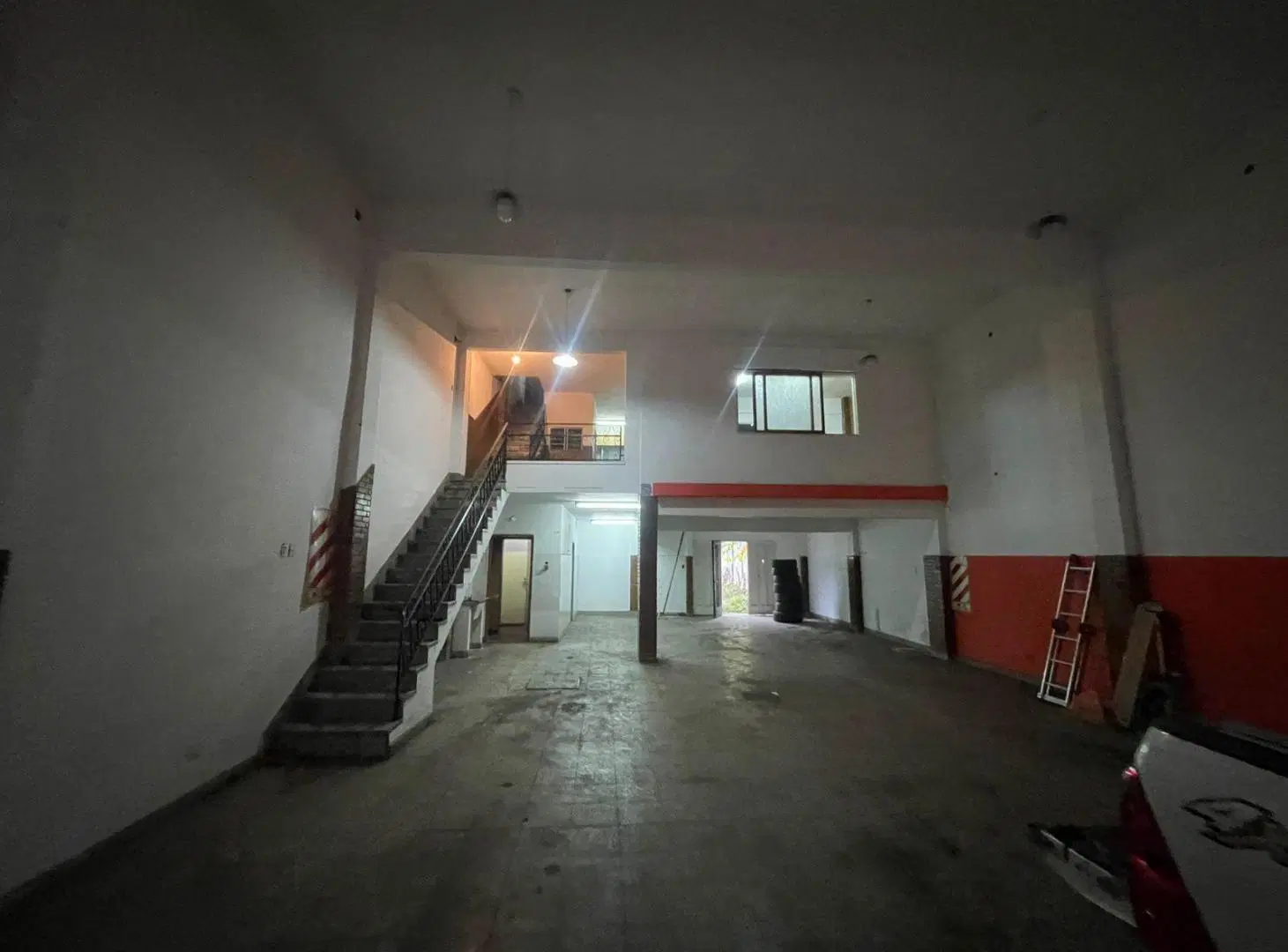 ALQUILER Local en Padua 280m²  | Entrada de Camión | Trifásica y Gas | 2