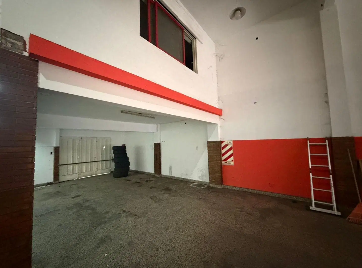 ALQUILER Local en Padua 280m²  | Entrada de Camión | Trifásica y Gas | 4