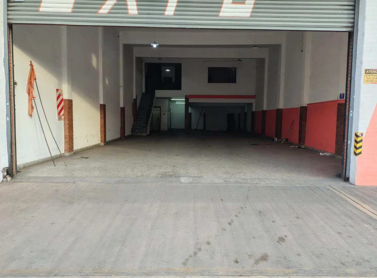 ALQUILER Local en Padua 280m²  | Entrada de Camión | Trifásica y Gas | 3