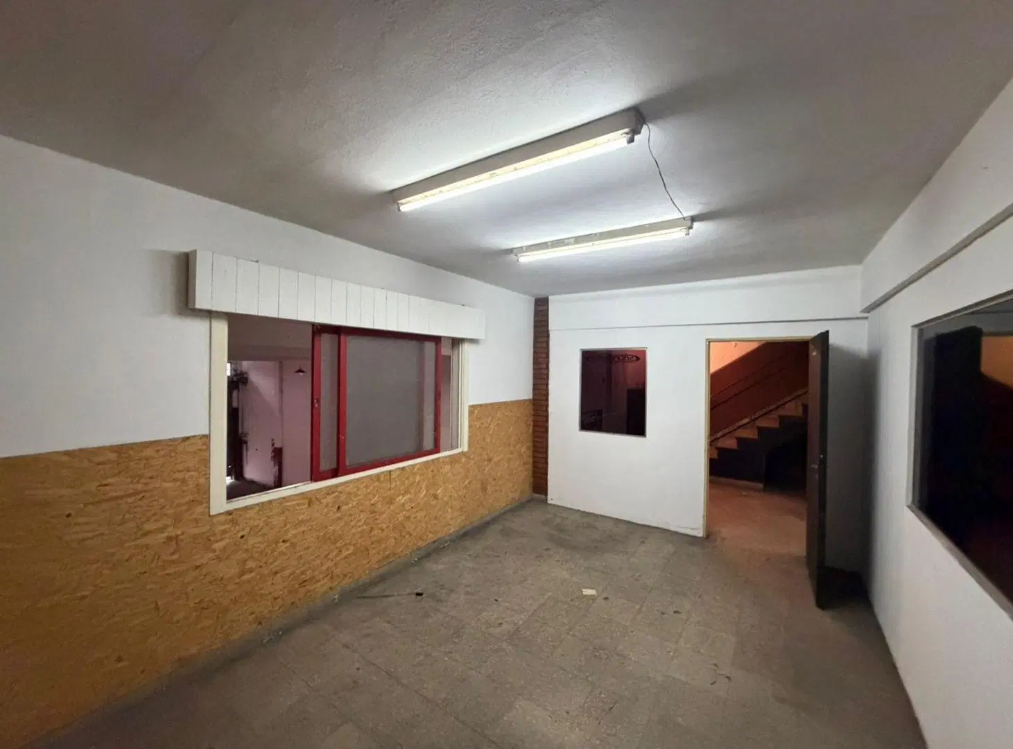 ALQUILER Local en Padua 280m²  | Entrada de Camión | Trifásica y Gas | 5