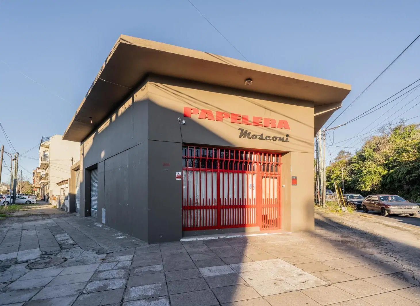 Venta de local y deposito en Ramos Mejia con entrada de vehiculos 2