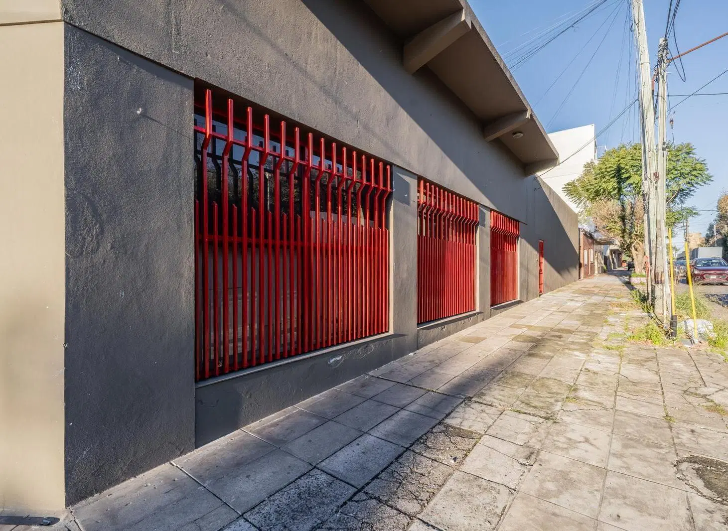 Venta de local y deposito en Ramos Mejia con entrada de vehiculos 4