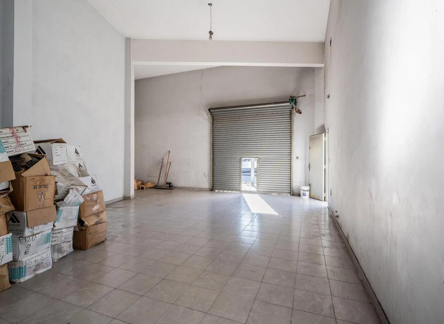 Venta de local y deposito en Ramos Mejia con entrada de vehiculos 8