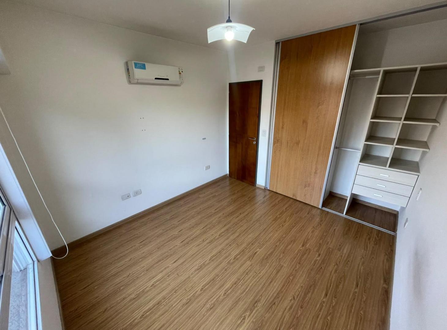 Foto de Alquiler de Departamento de 2 Ambientes con Cochera en Ituzaingó Centro, imagen 5