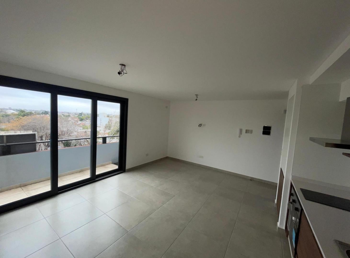 Foto de Venta 2 Amb. con Balcón en L y Terraza en Moron, imagen 5