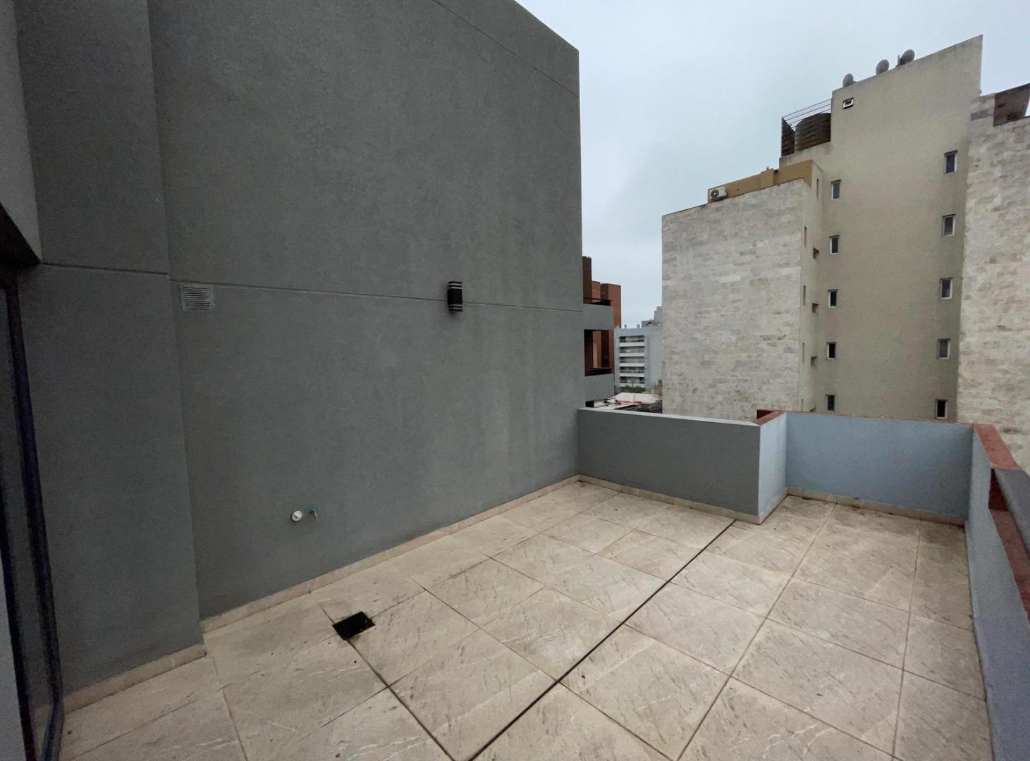 Foto de Venta 2 Amb. con Balcón en L y Terraza en Moron, imagen 4
