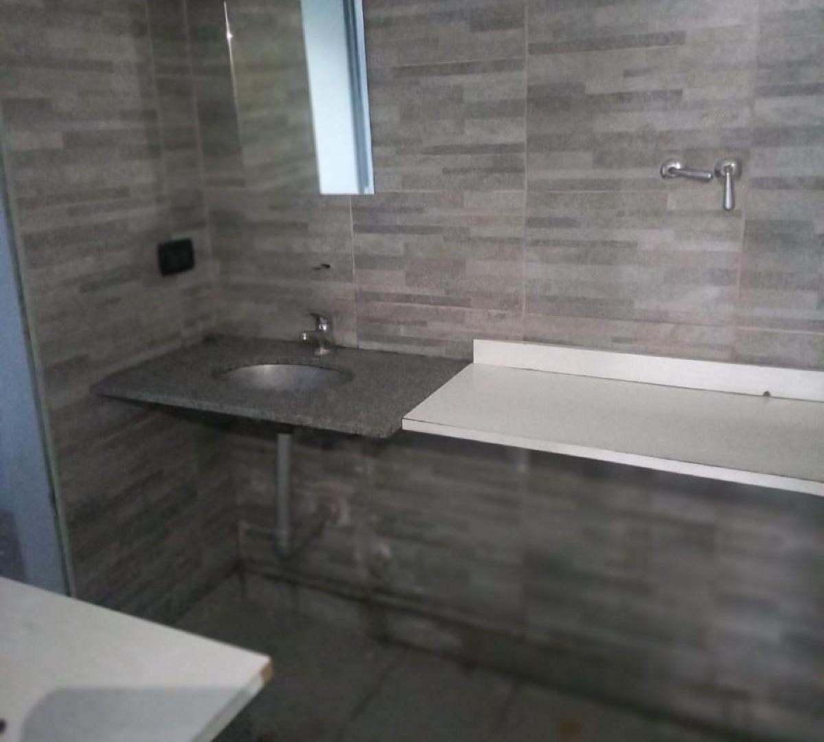 Foto de Alquiler de Local en Isidro Casanova - 54 m² cercania a Ruta 3, imagen 4
