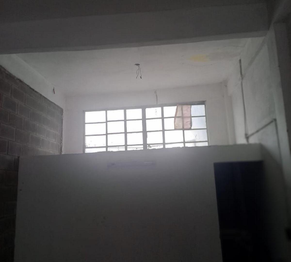 Foto de Alquiler de Local en Isidro Casanova - 54 m² cercania a Ruta 3, imagen 5