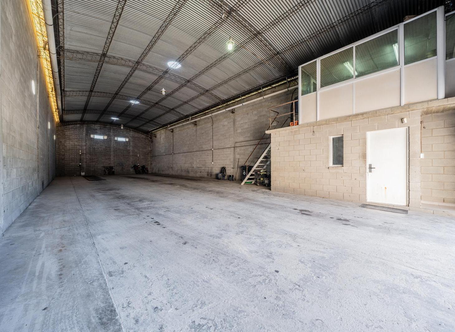 Foto de Venta de Galpón Comercial 2039m² Con fosas en Ruta 28 - Gral Rodriguez, imagen 2