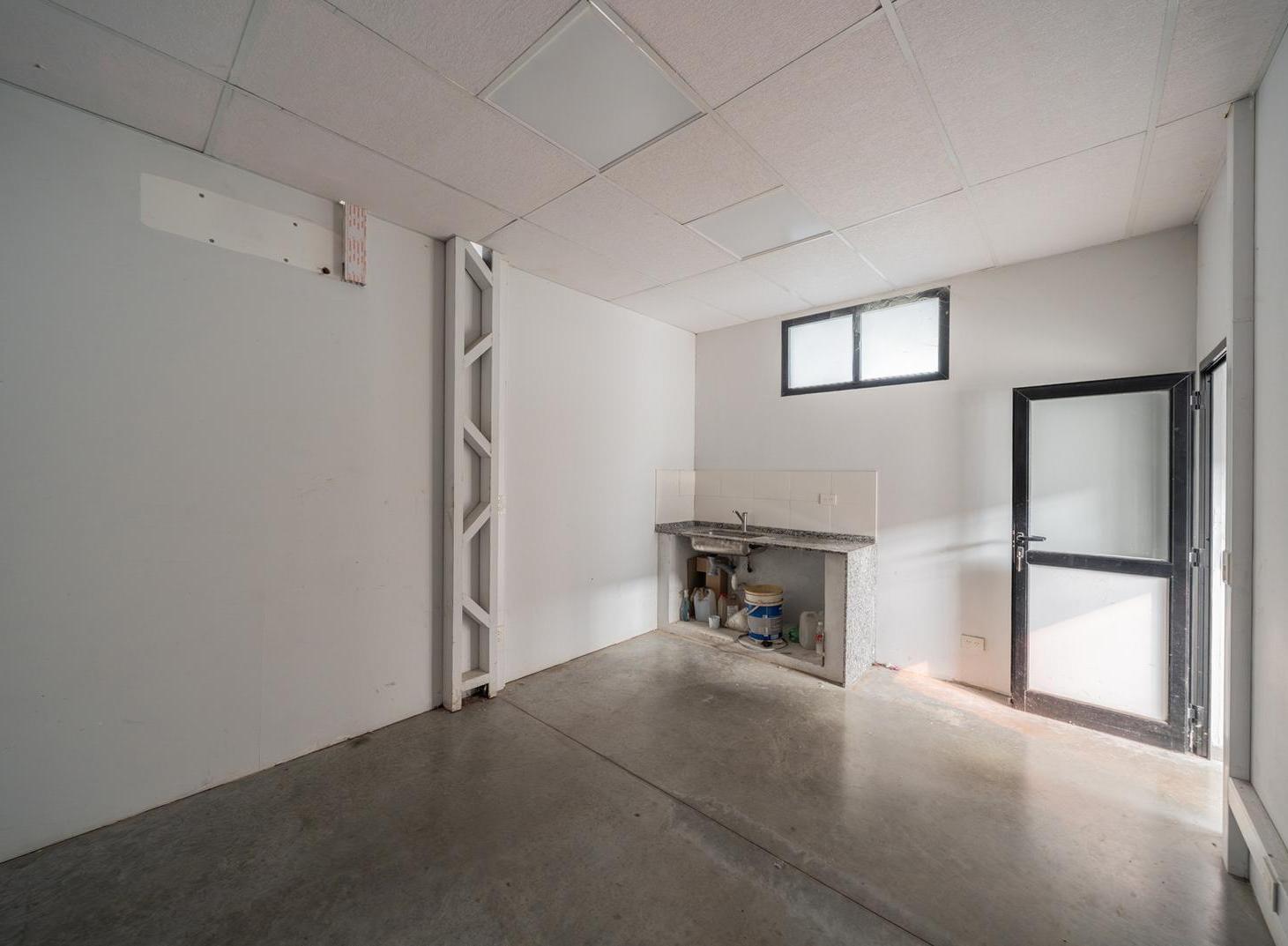 Foto de Alquiler de Nave Industrial de 2000m² | Polo Spegazzini | 4 Accesos, imagen 4