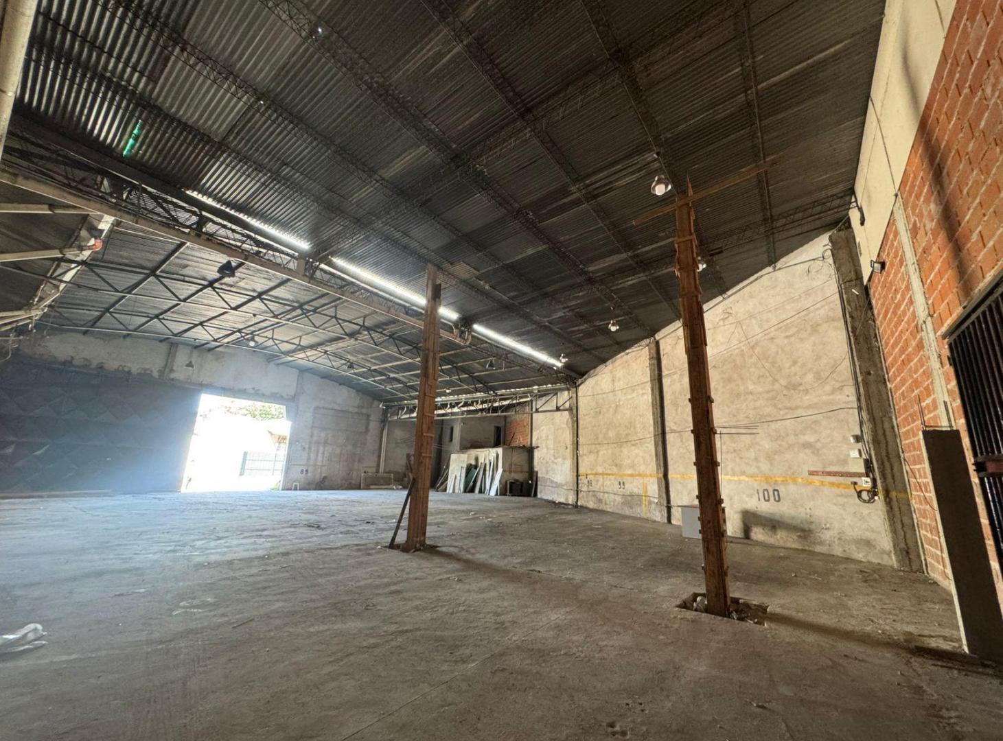 Foto de Venta de Nave de 2400 m2 en Villa Celina - Entrada apta contenedores -, imagen 4