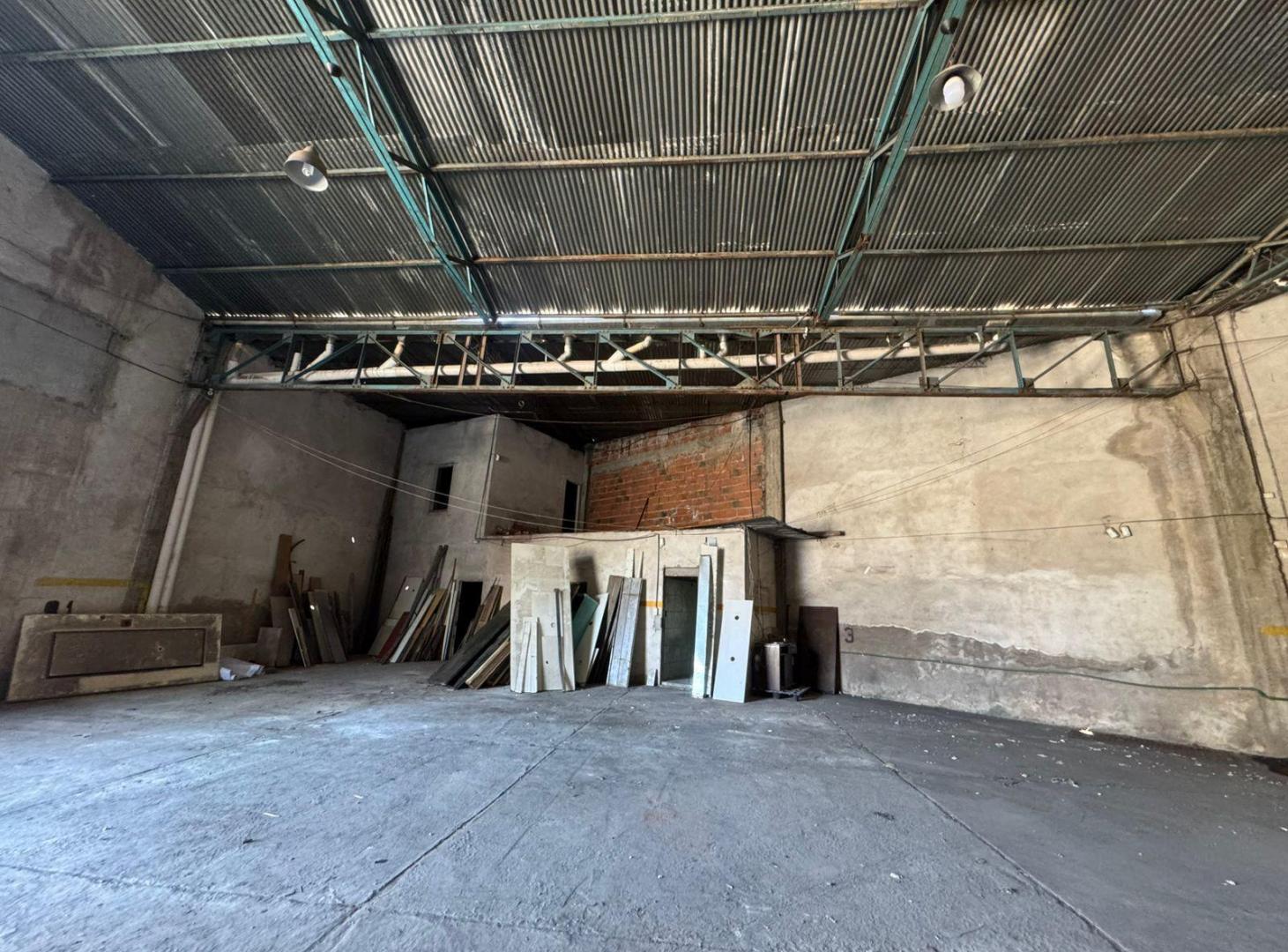 Foto de Venta de Nave de 2400 m2 en Villa Celina - Entrada apta contenedores -, imagen 1