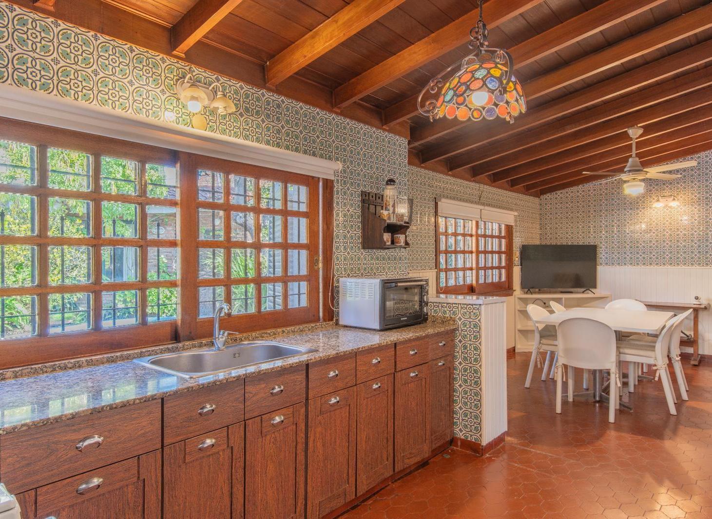 Foto de Venta de casa en planta baja con pileta, jardín y garage – Hurlingham, imagen 4