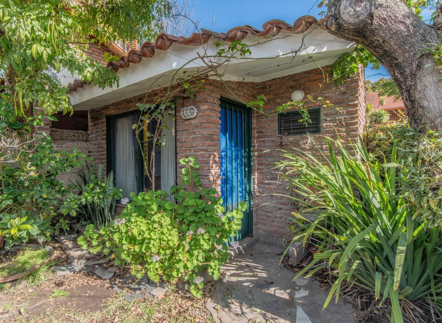 Foto de Venta de casa en planta baja con pileta, jardín y garage – Hurlingham, imagen 1