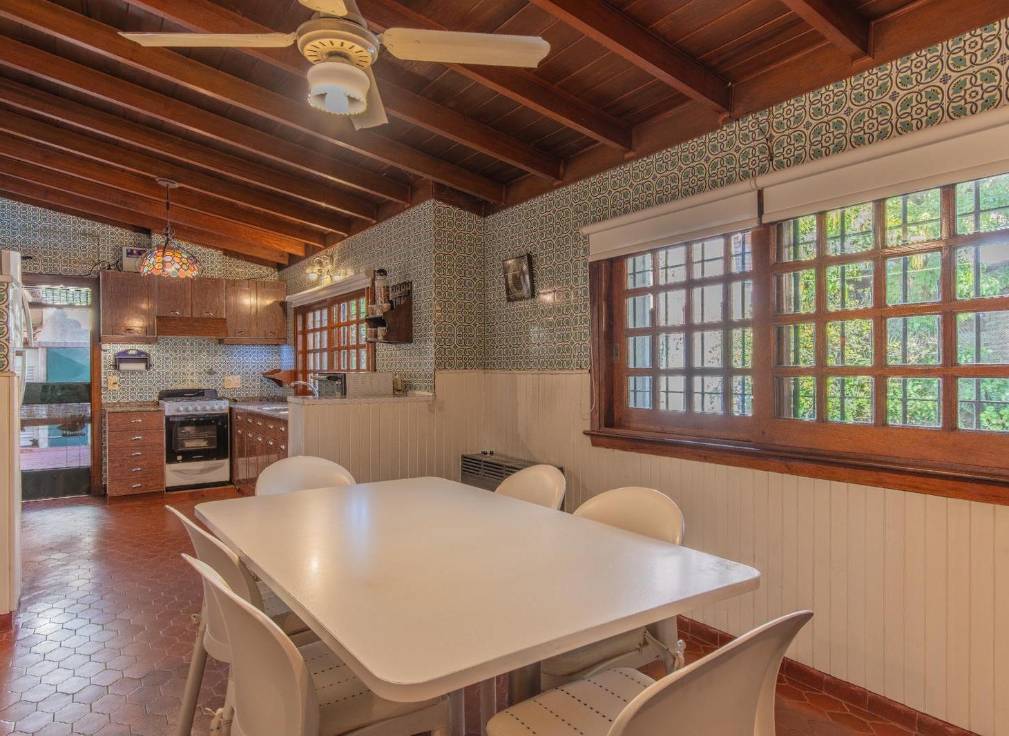 Foto de Venta de casa en planta baja con pileta, jardín y garage – Hurlingham, imagen 3