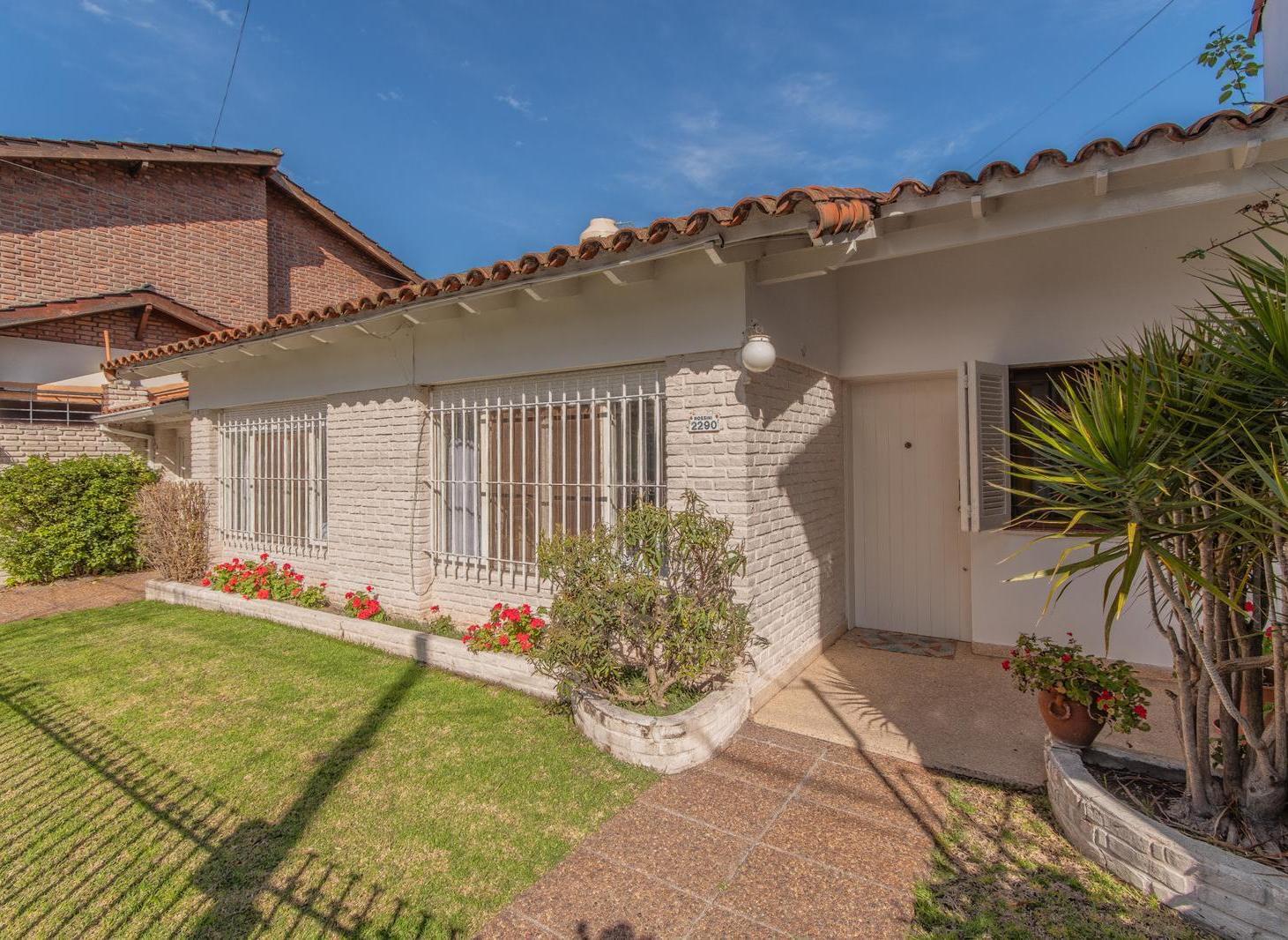Foto de Venta de casa en planta baja con pileta, jardín y garage – Hurlingham, imagen 5