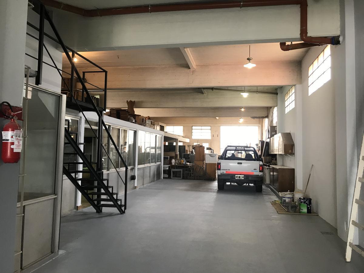 Foto de Venta de Depósito de 330m2 en Martinez, imagen 2