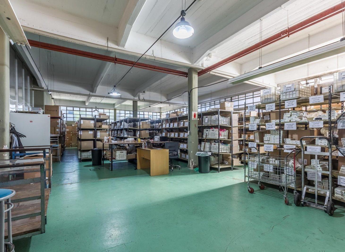 Foto de Venta de Depósito de 2800 m2 en Vicente López con playa de maniobas y, imagen 1