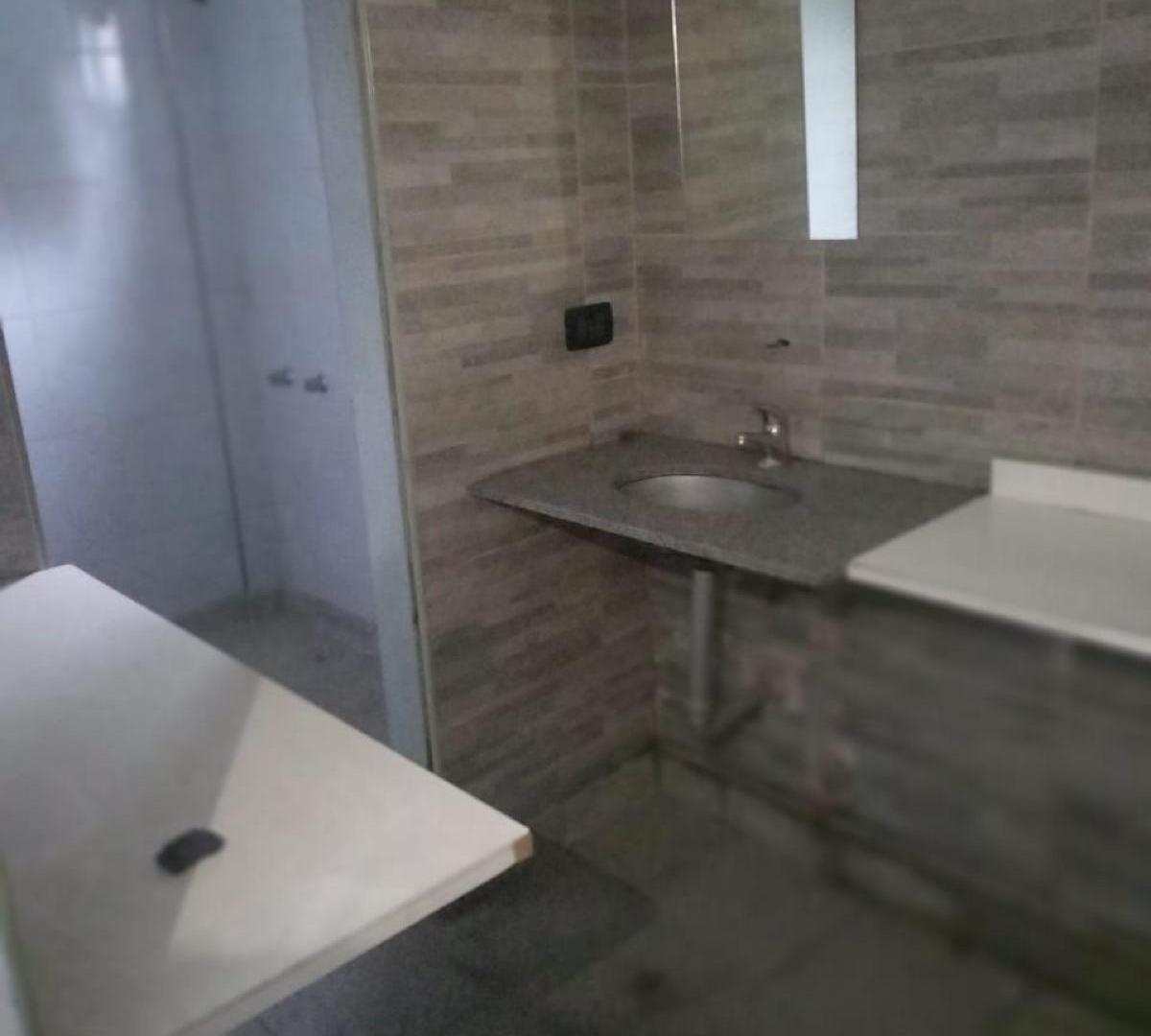 Foto de Alquiler de Local en Isidro Casanova - 54 m² cercania a Ruta 3, imagen 5
