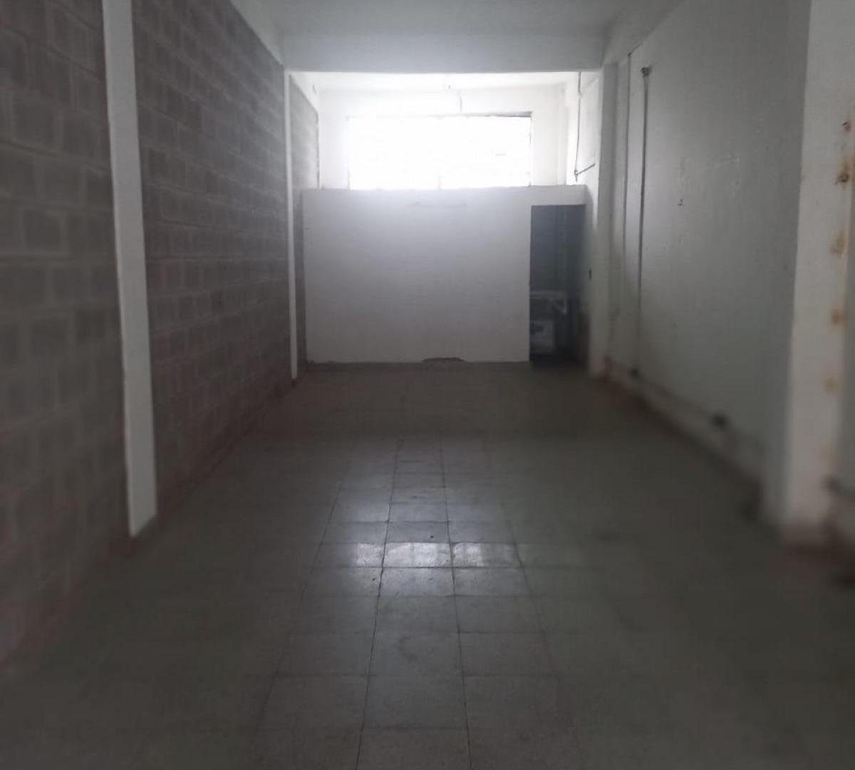 Foto de Alquiler de Local en Isidro Casanova - 54 m² cercania a Ruta 3, imagen 4