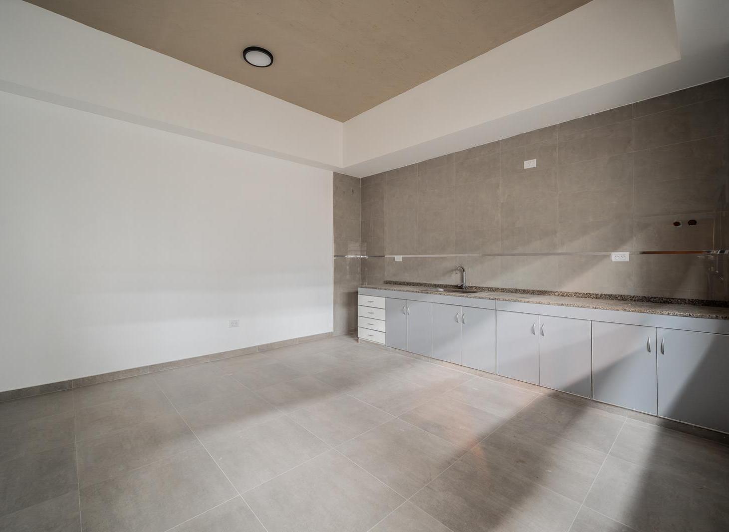 Foto de Alquiler de Nave Industrial de 2890 m2 - Spegazzini- SCI y Playa de, imagen 3