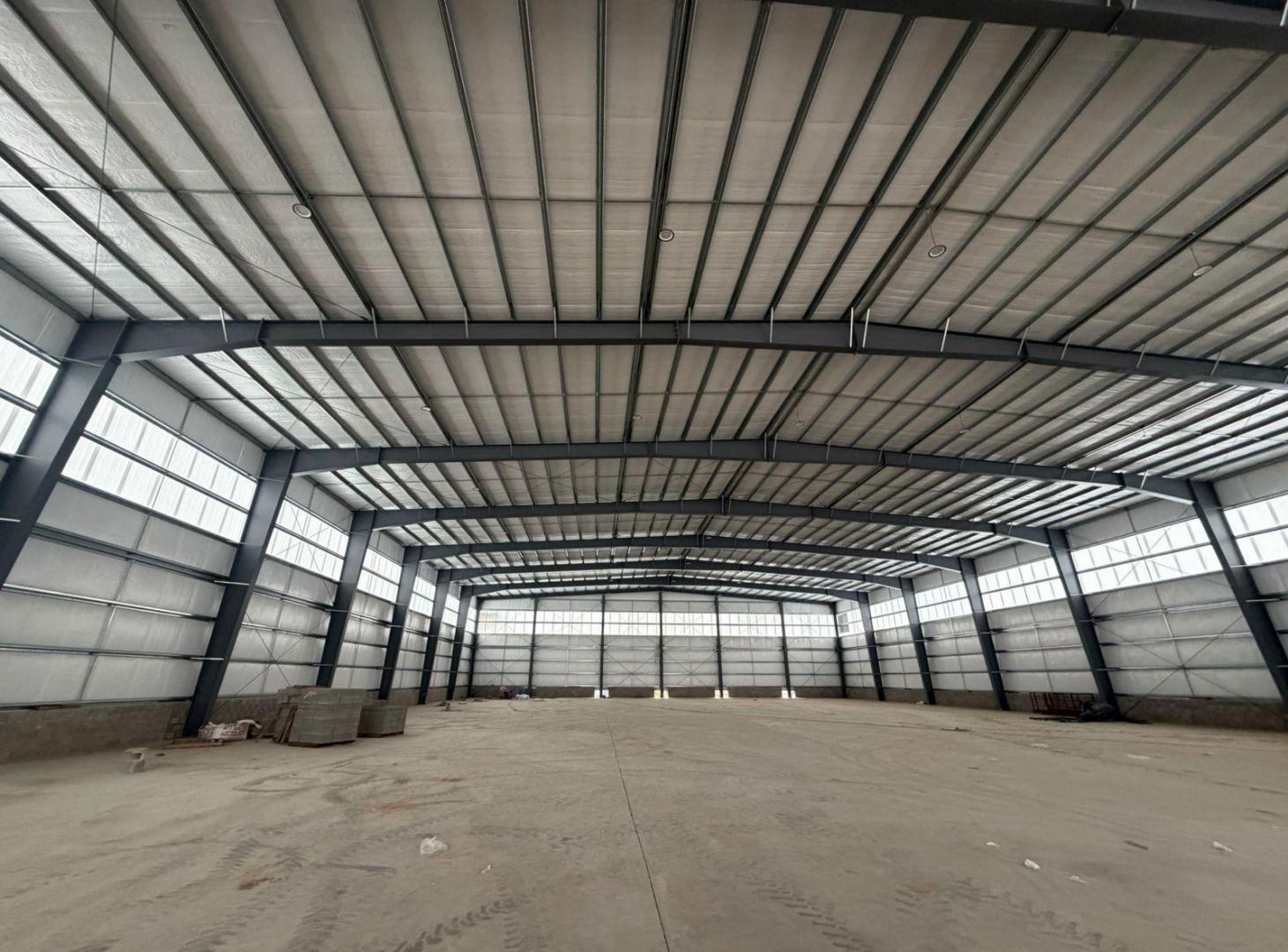 Foto de ALQUILER DE NAVE INDUSTRIAL 3000 m2- A ESTRENAR EN SILAO EN GENERAL, imagen 2