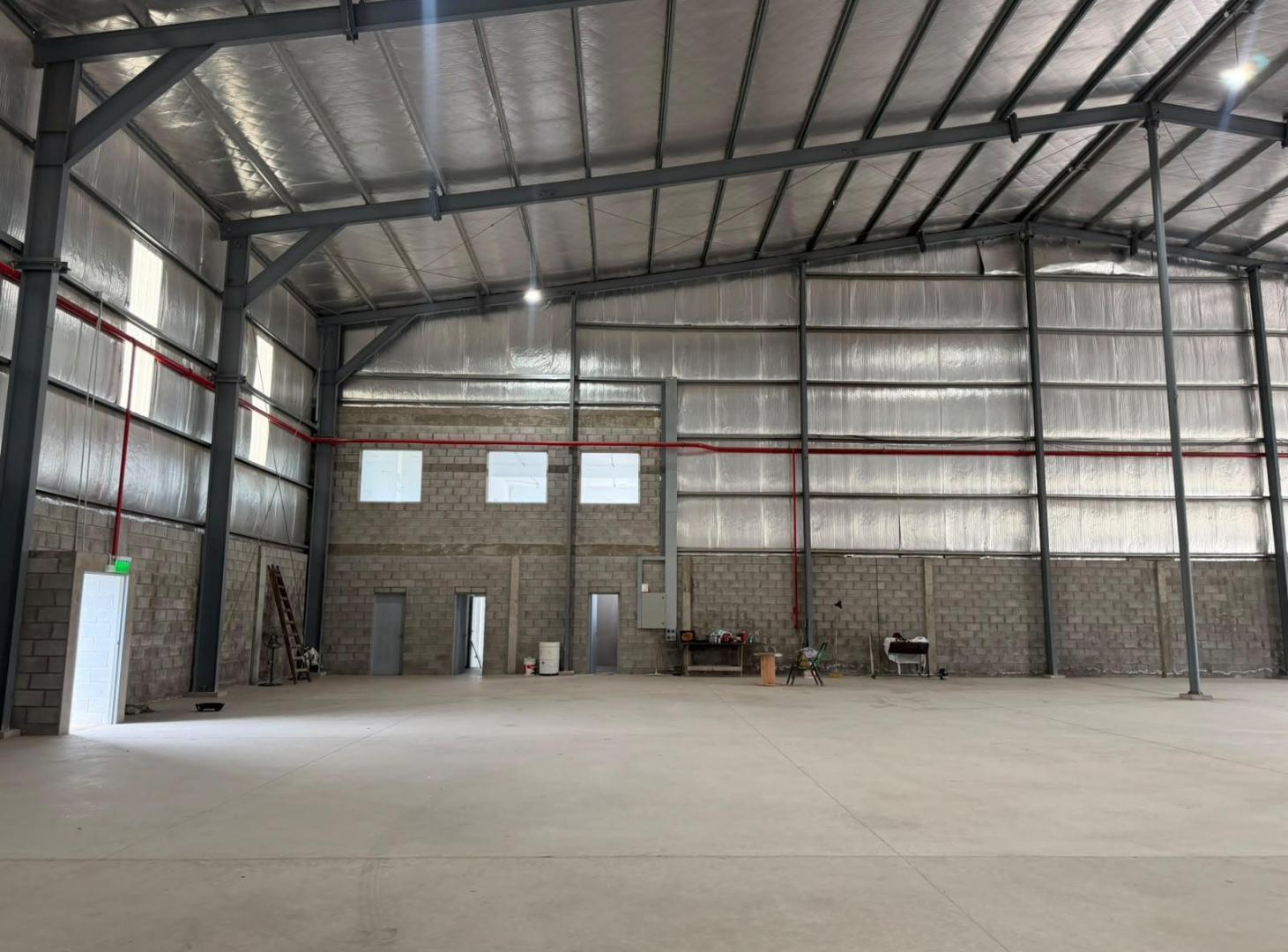Foto de Alquiler de Nave de 4000m² en Carlos Spegazzini con playa de maniobras, imagen 4