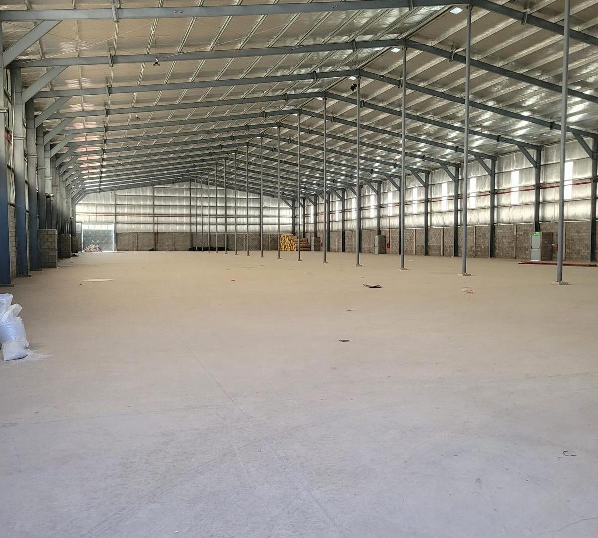 Foto de Alquiler de Nave de 4000m² en Carlos Spegazzini con playa de maniobras, imagen 1