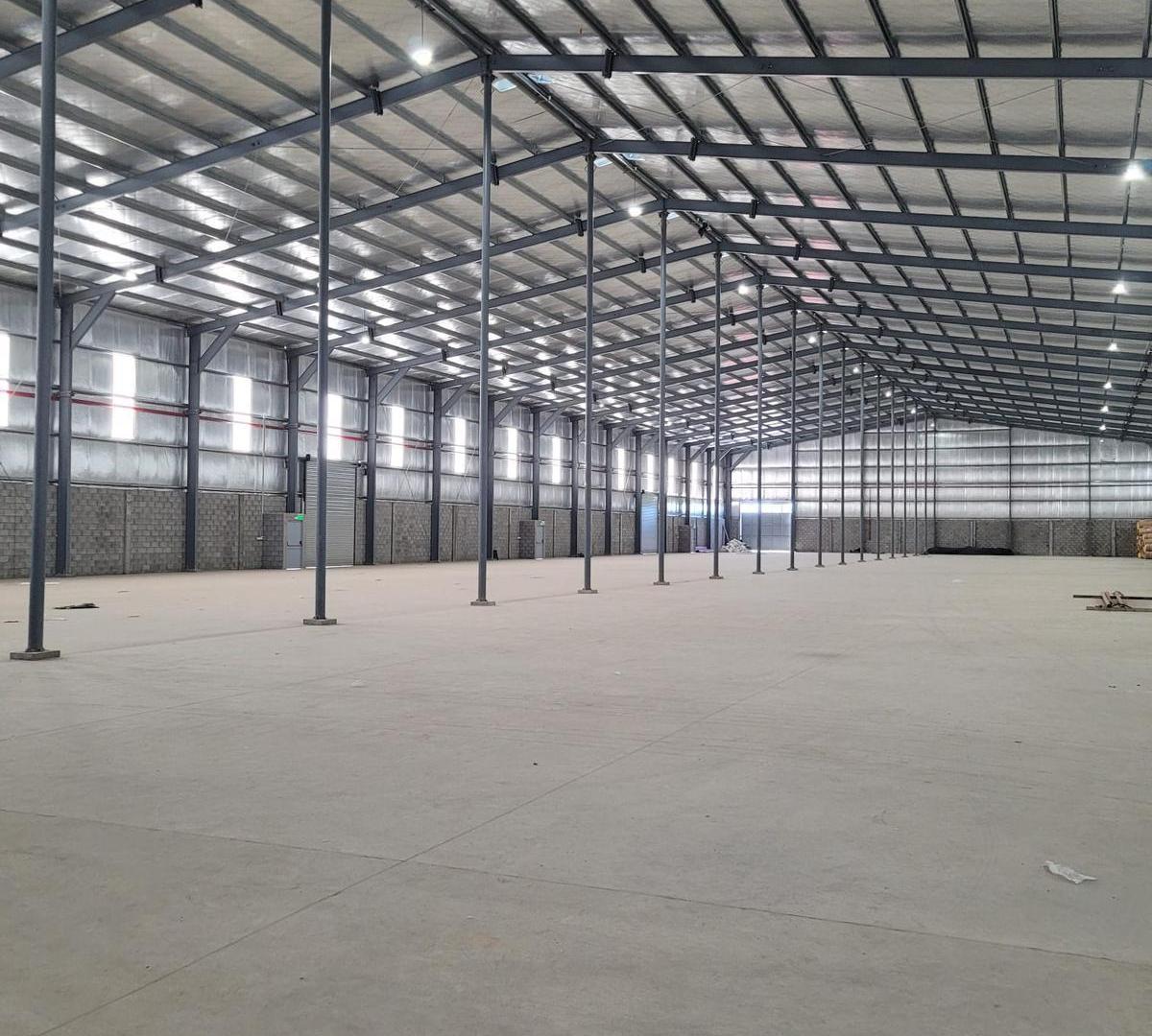 Foto de Alquiler de Nave de 4000m² en Carlos Spegazzini con playa de maniobras, imagen 3