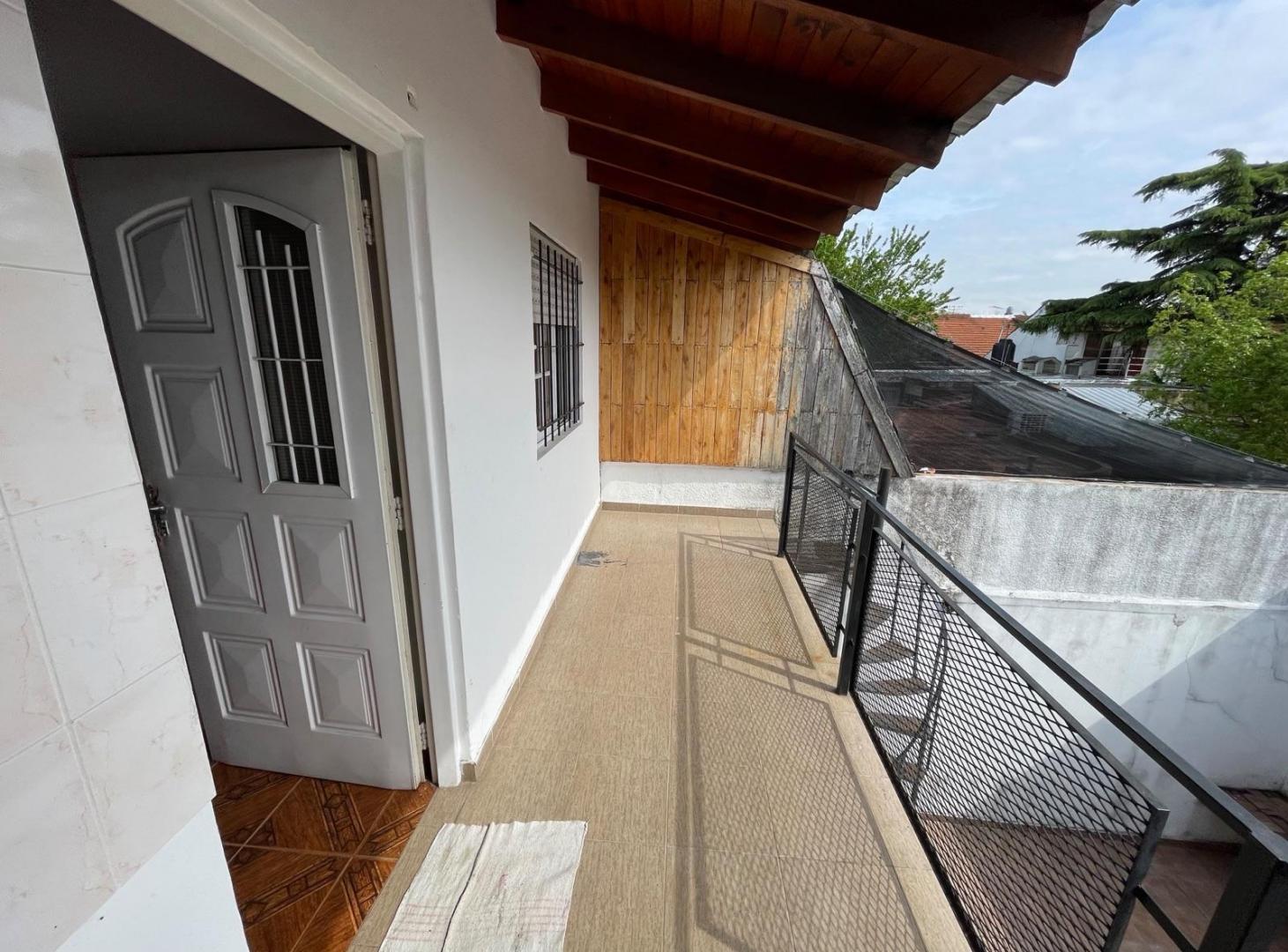 Foto de Alquiler de PH de 3 ambientes con patio en Castelar Sur, imagen 4