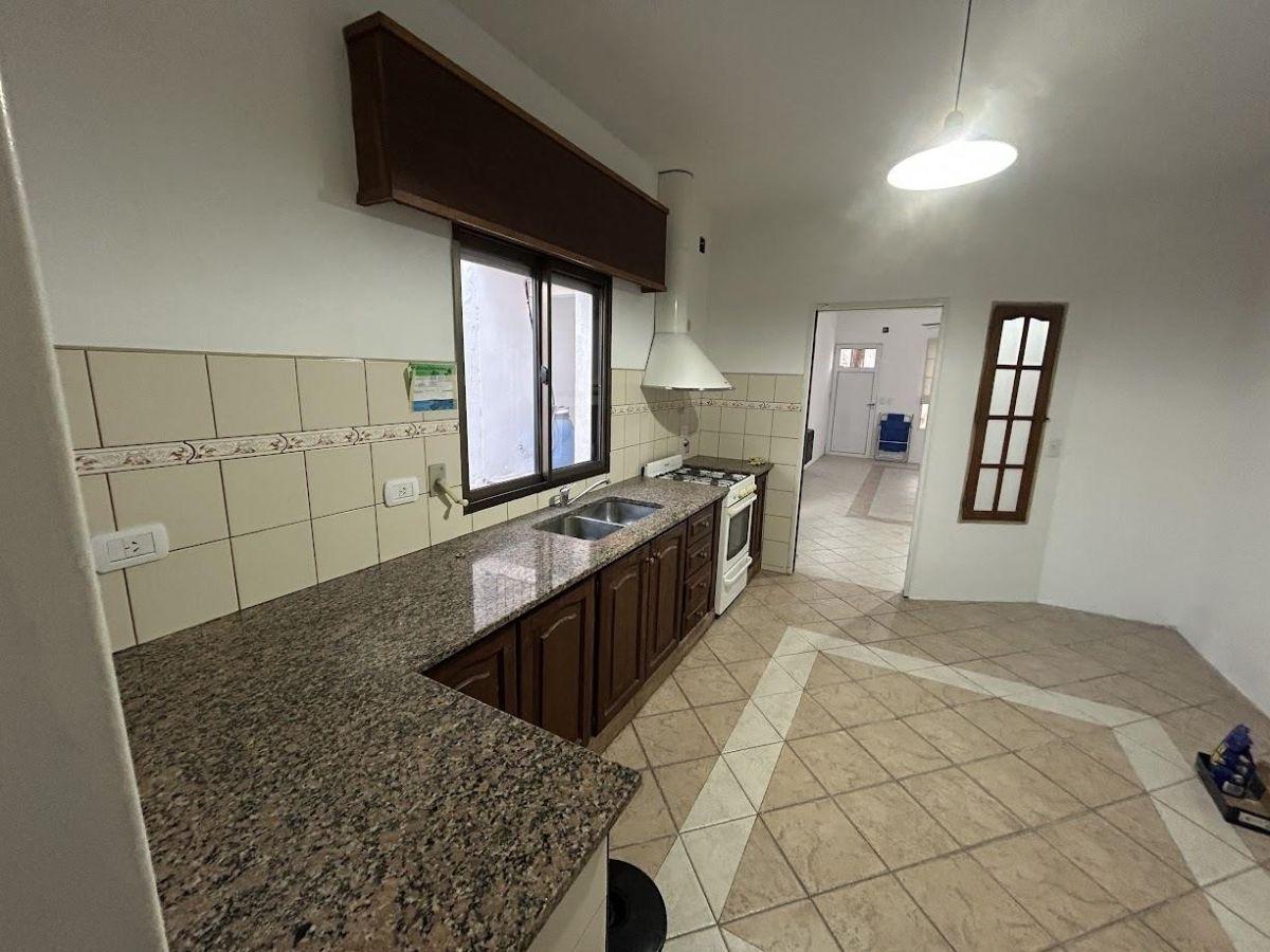 Foto de Amplia casa en venta en el centro de Gualeguaychú, imagen 1